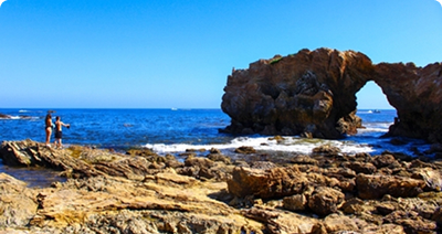 An arch along the coastal tide pools of Crystal Cove State Beach.