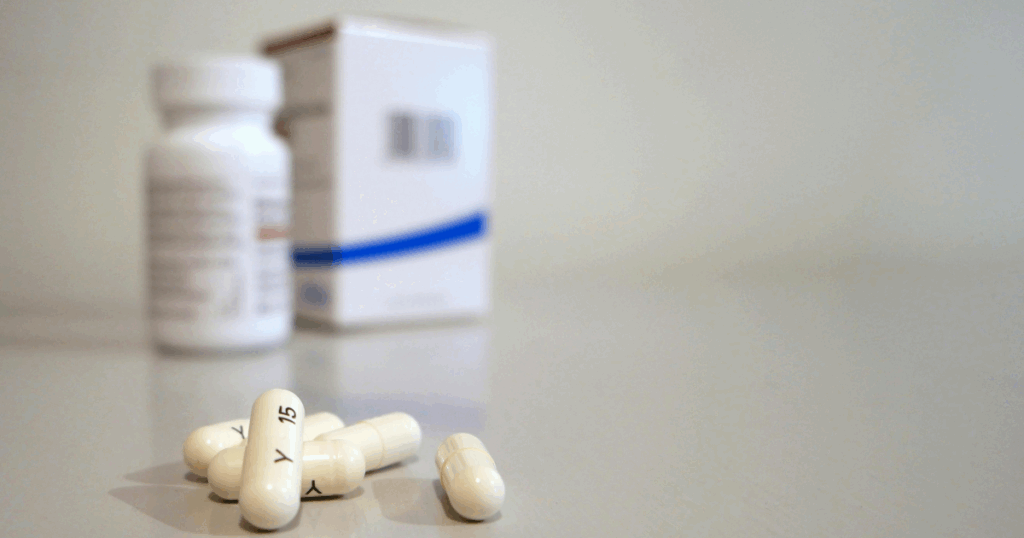 Zofran medication: Pills, bottle, and box, illustrating the use of Zofran. Discuss risks of Zofran and alcohol combinations.