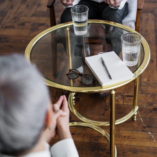 two people discussing dual diagnosis disorders